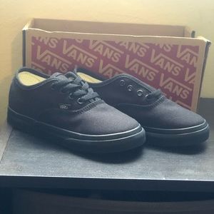 TODDLER Vans! All black authentics!